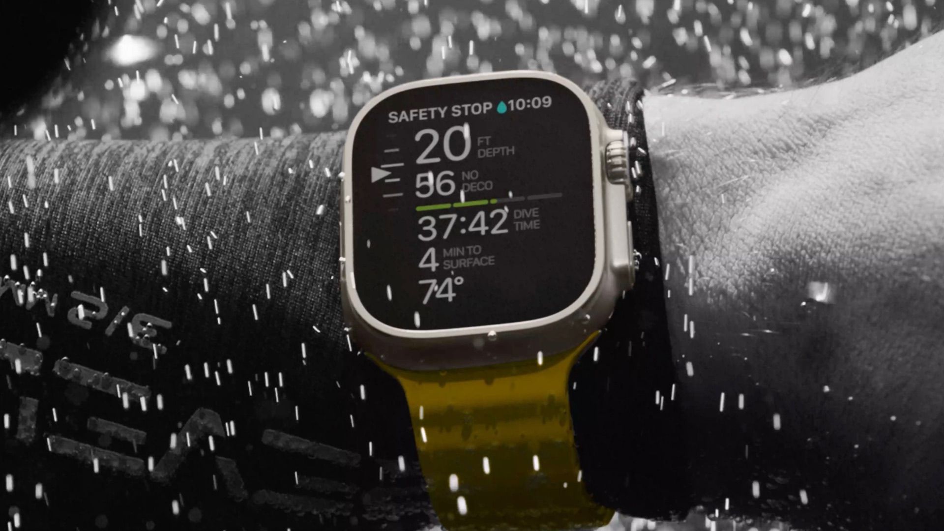 Apple Watch Ultra Can Check the Water Temperature As You Dive and Swim