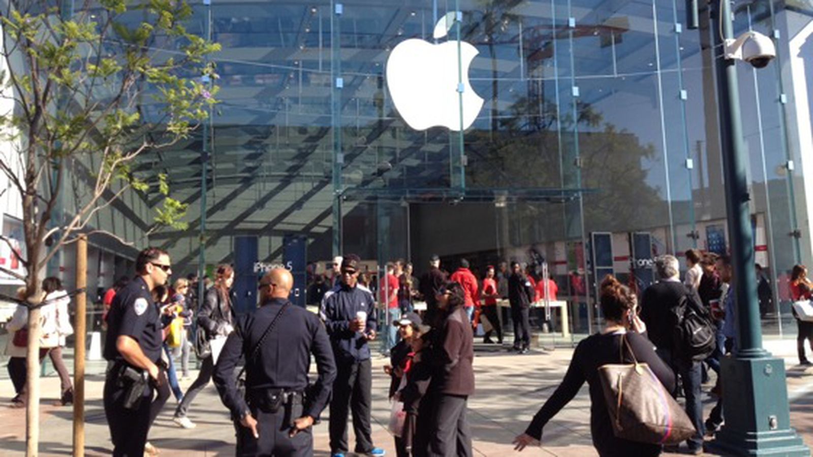 Apple's remodeled flagship Santa Monica store