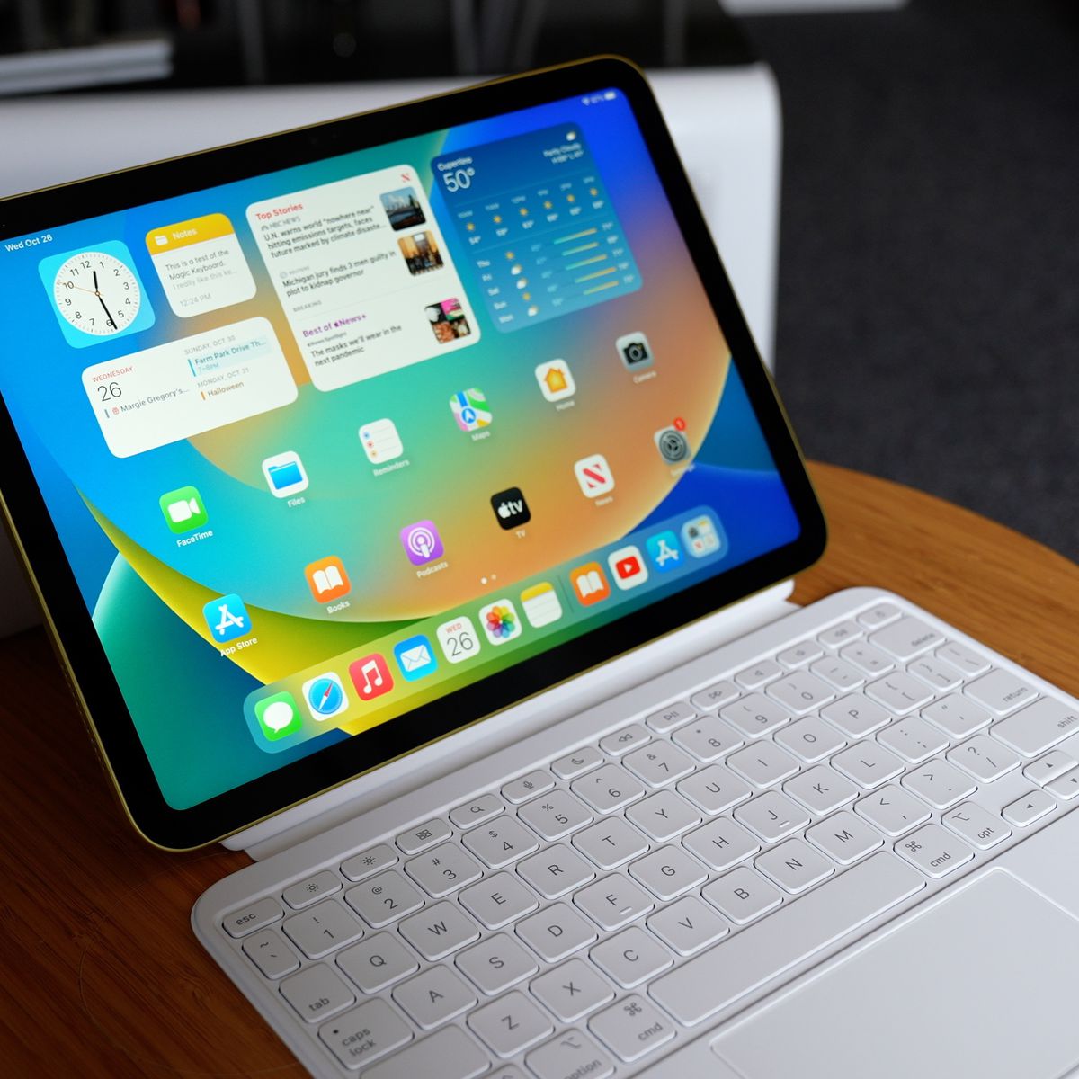 Hands-On With the Magic Keyboard Folio for the New iPad - MacRumors