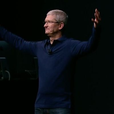 tim cook hands raised