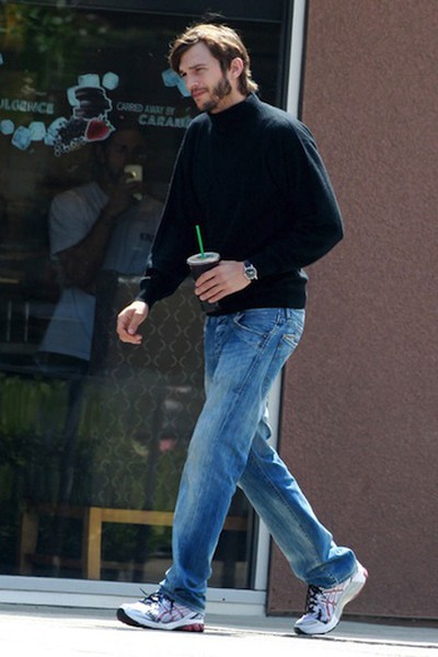 Ashton Kutcher Spotted Wearing Steve Jobs Trademark Wardrobe Macrumors