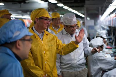 tim cook zhengzhou iphone plant