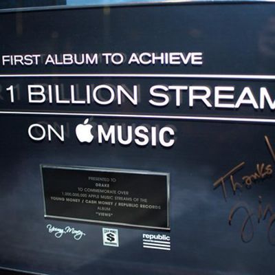 drakefirstalbum1billionstreams