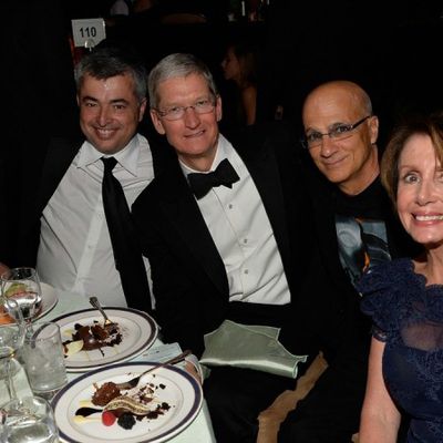 tim cook eddy cue grammy