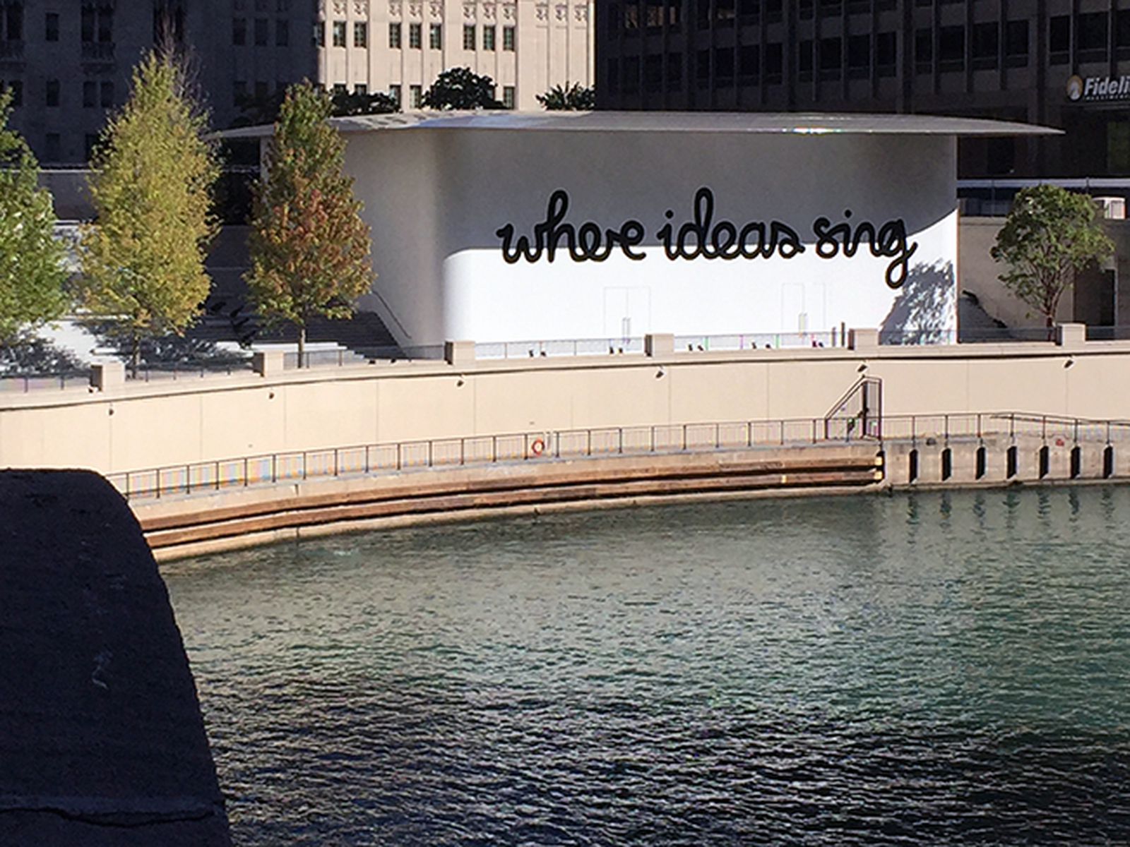 Michigan Avenue Apple store opening Oct. 20