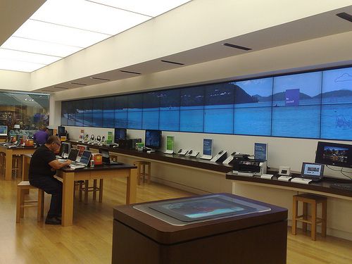 apple retail stores post 4 5 billion in revenue in q4 2013 30 new stores coming in fiscal 2014 image