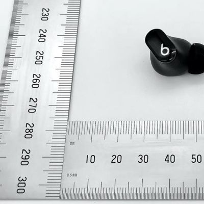 beats studio buds size 2