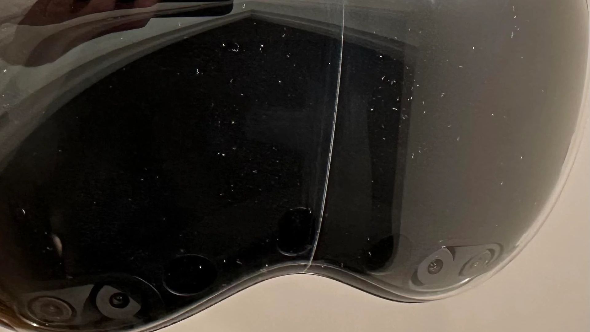 Handful of Apple Vision Pro Units Develop Identical Crack in Cover Glass