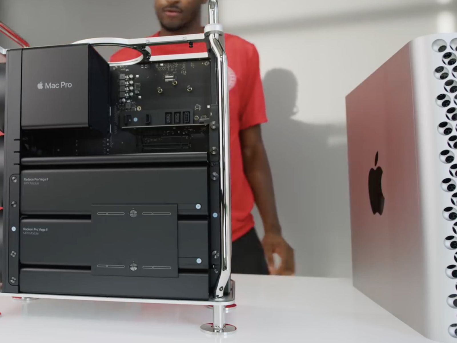 Tech YouTubers Share First Impressions of New Mac Pro and Pro