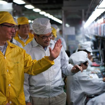 tim cook zhengzhou iphone plant