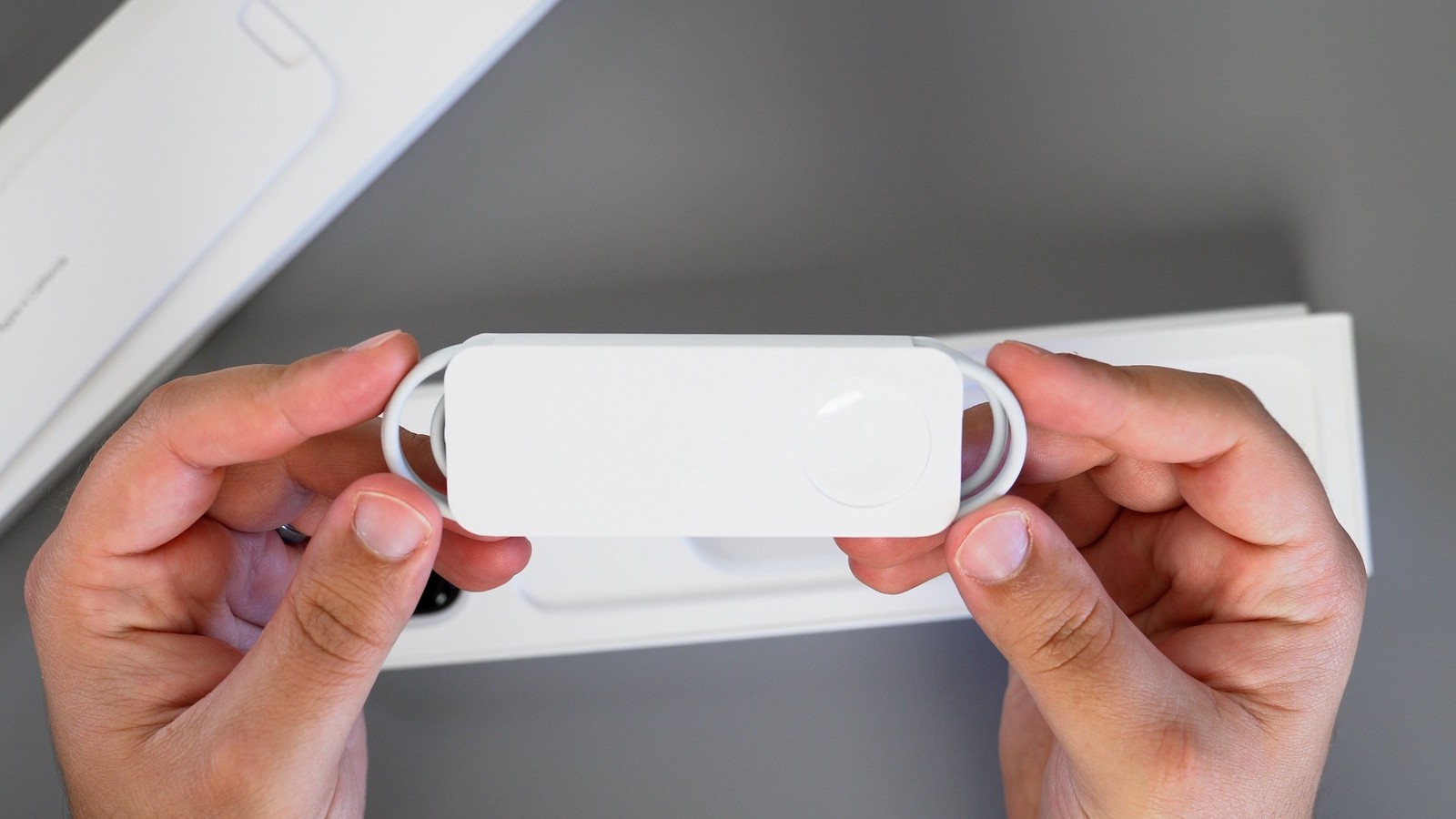 connect two iphones to apple watch