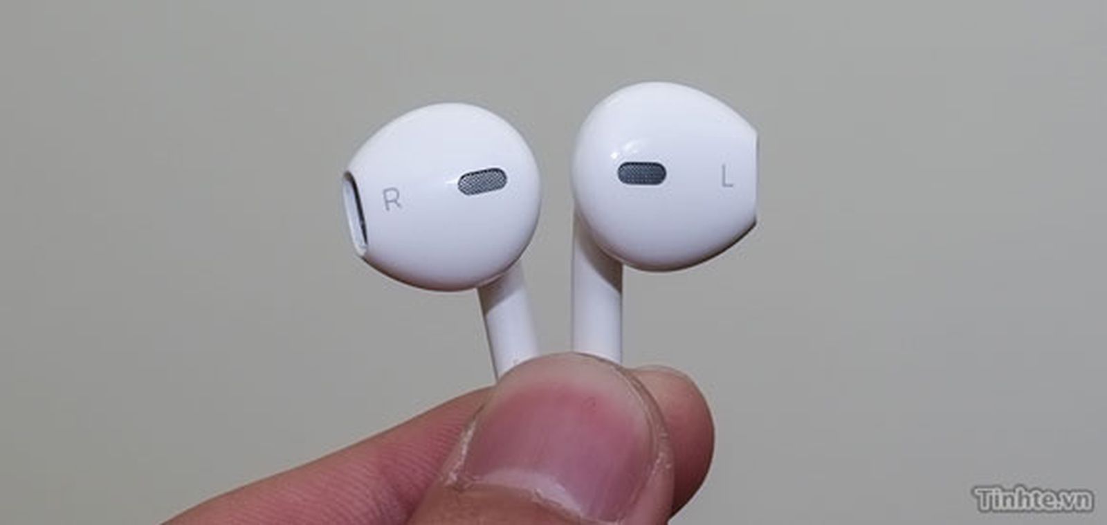 Earpods функции. Apple airpods pro 2. Не работает наушник аирподс про 2. Эирподс 2. Наушники appl airpods3.