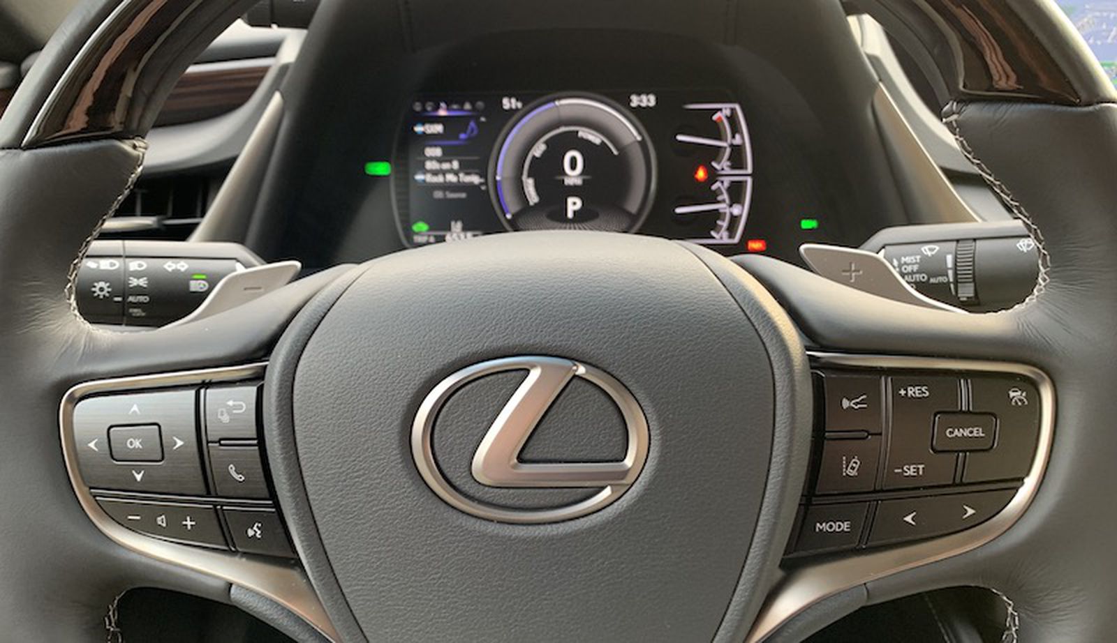 Review 2019 Lexus ES Features Optional Widescreen CarPlay, but Remote