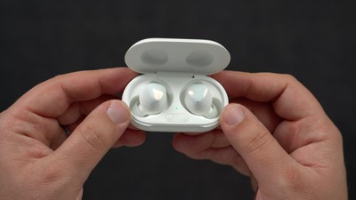 galaxy buds  vs airpods 2