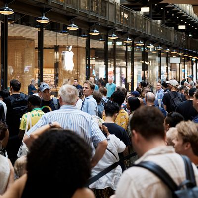 Apple Battersea London opening day store queue