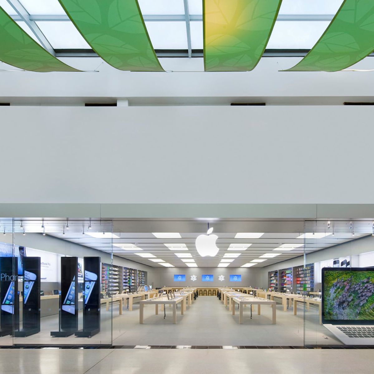 Apple Store - Orlando, Florida, The store was surprisingly …