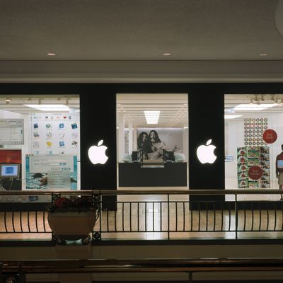 Apple Tysons Corner 2001