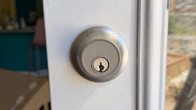 level lock on door outside