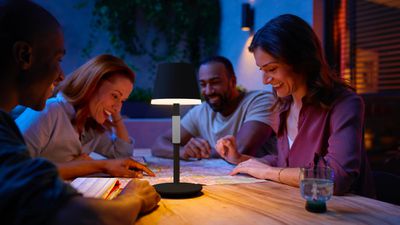 hue table lamp - Philips Hue Line چراغ ها و لوازم جانبی جدید سازگار با HomeKit را به دست می آورد