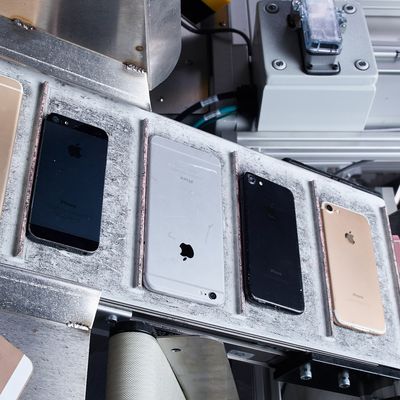 Apple Recycling iPhones