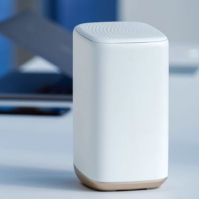 https://images.macrumors.com/t/8TaPmwaJhXBLCeFV-tUdXwXH6VA=/400x400/smart/article-new/2022/01/comcast-wifi-6e-gateway.jpg