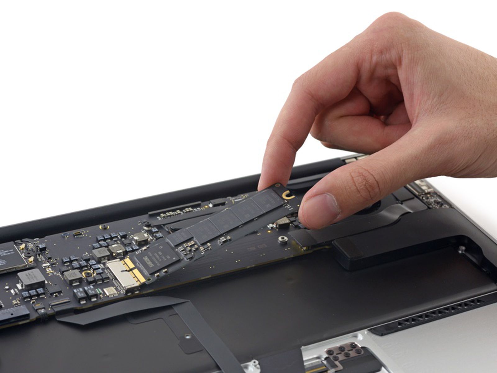 grundlæggende Udrydde pensum Teardown Reveals New 13-Inch MacBook Air SSD is Nearly Twice as Fast as SSD  in New 11-Inch MacBook Air - MacRumors