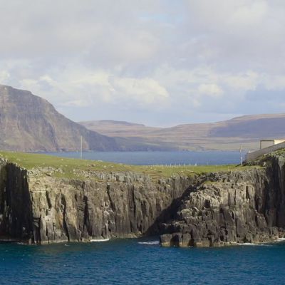 scotland aerial screensaver e1639571845470