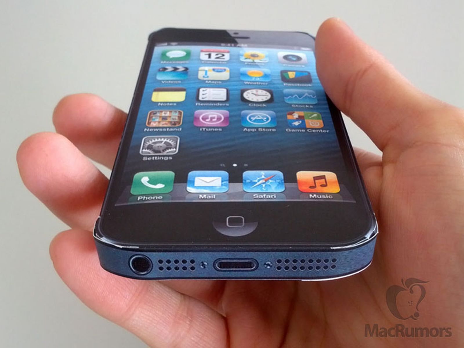 iphone 5 black in hand