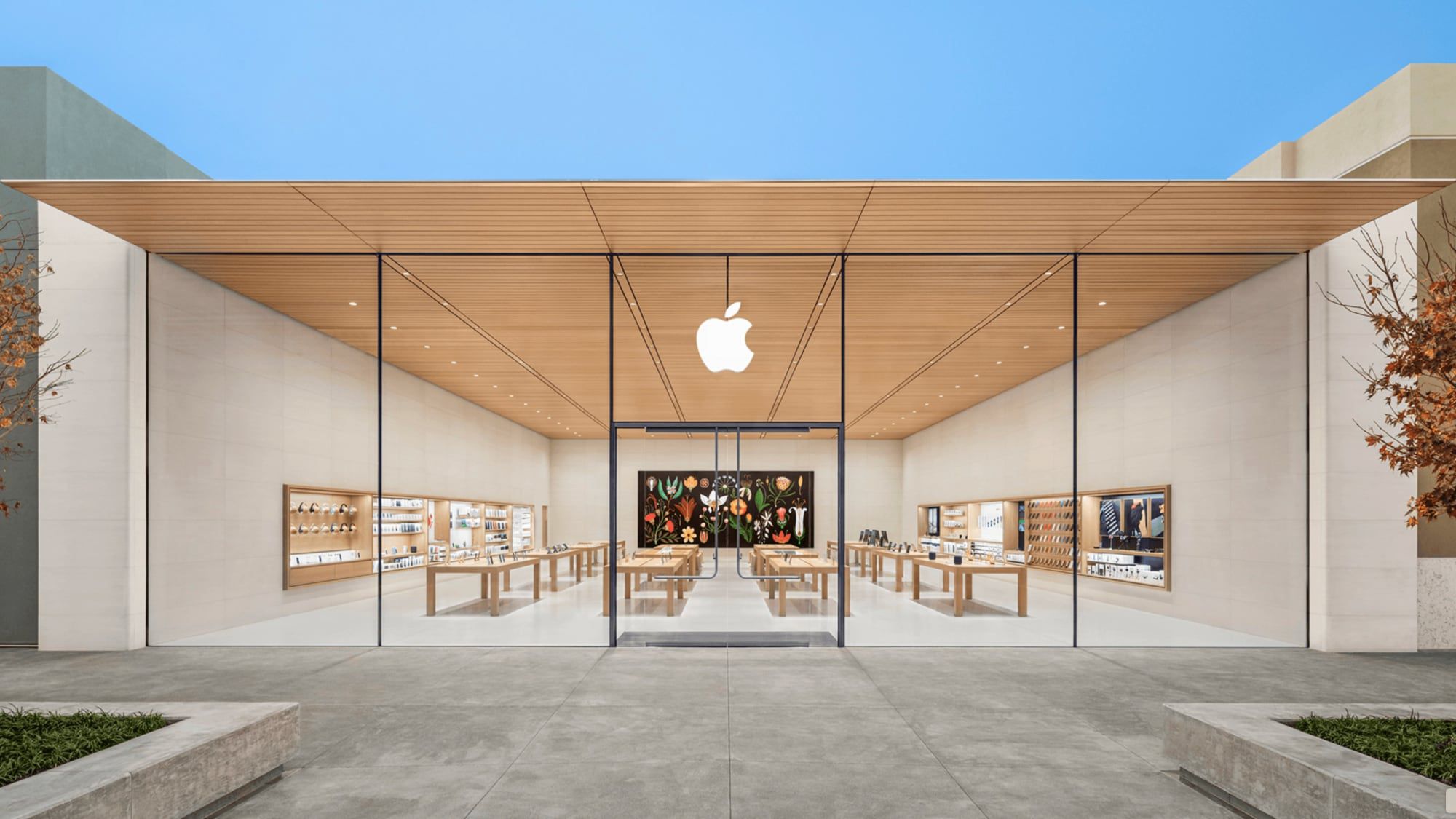 Apple Store ve Washingtonu, D.C., ukradl 500 000 dolarů v iPhonech poté, co zloději prorazili zeď kavárny