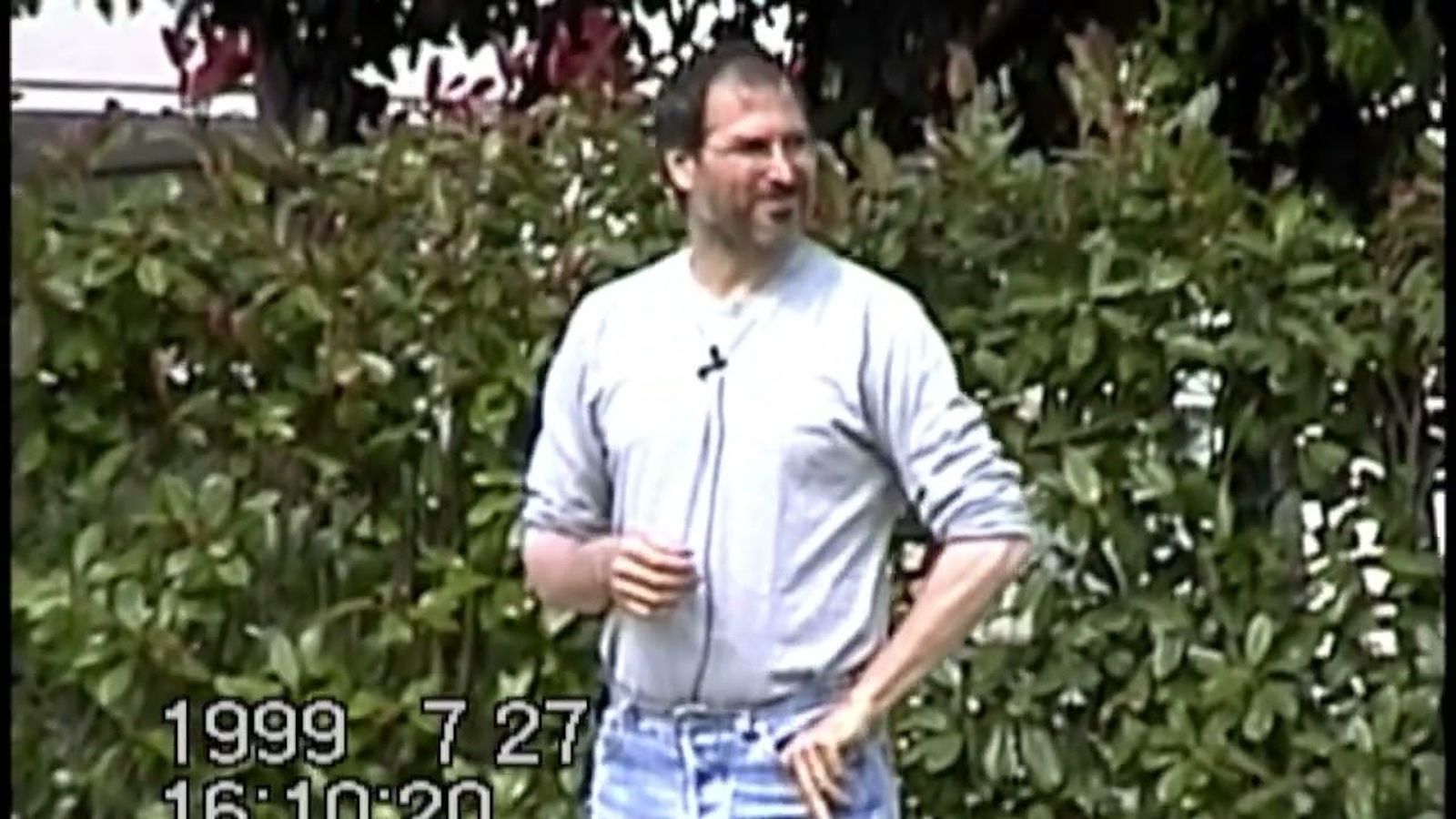 macrumors.com - Hartley Charlton - Steve Jobs Talks iBook, AirPort, and More in Newly Surfaced 1999 Video