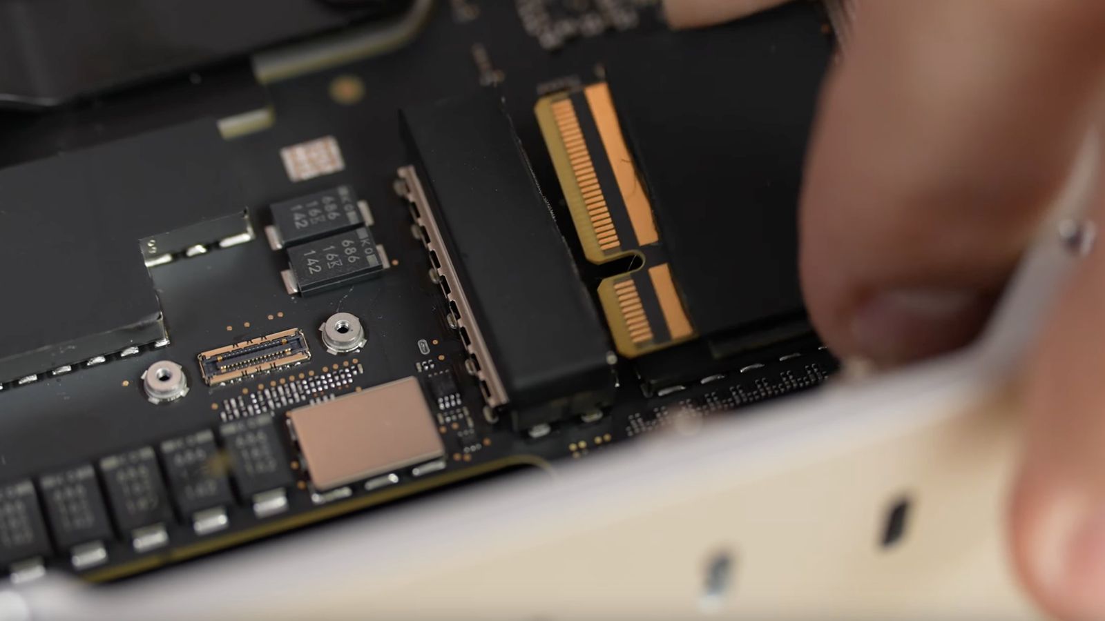 sew chilly diet Mac Studio Teardown Indicates That SSD Storage May Be Upgradeable -  MacRumors