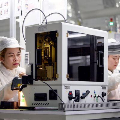 apple manufacturing education hub vietnam hanoi factory