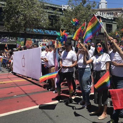 apple pride 2018