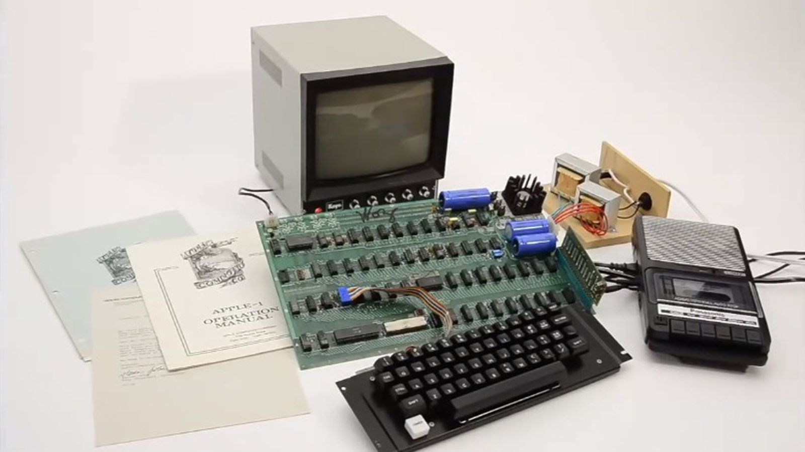New apple 1. Персональный компьютер Эппл 1976. Первый компьютер Эппл. Самый первый компьютер Эппл 1976. Компьютер Аппле 1.