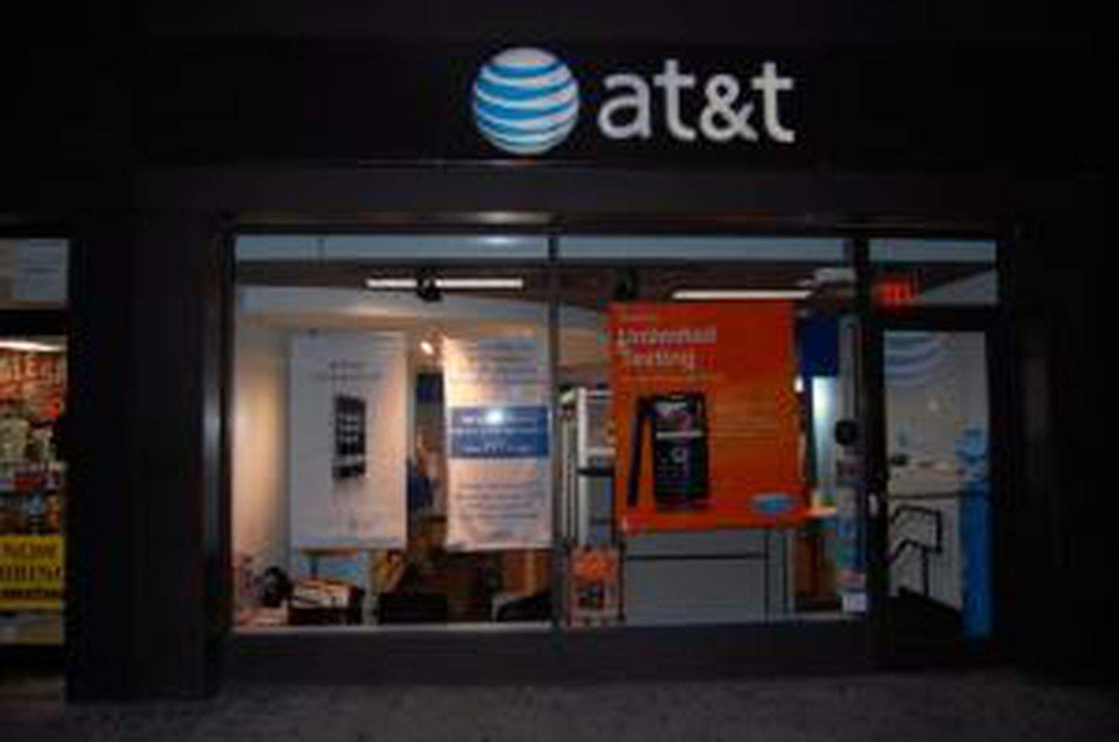 iPhone Banners at AT&T Stores MacRumors