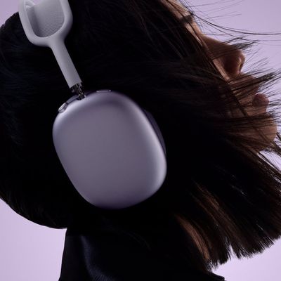 AirPods Max 2 Lifestyle Shot