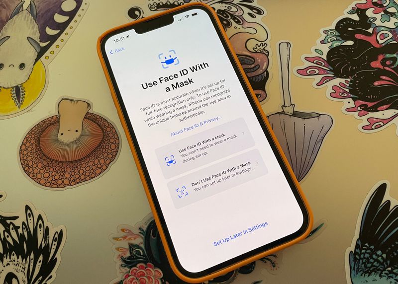 Ios Color Mask Image iOS 15.4 Will Let You Pay With Apple Pay Using Face ID While Wearing a ...