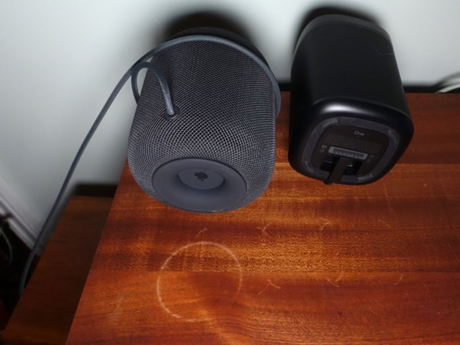 psykologi hensynsløs Skråstreg Like HomePod, Sonos One Leaves White Rings on Some Furniture - MacRumors
