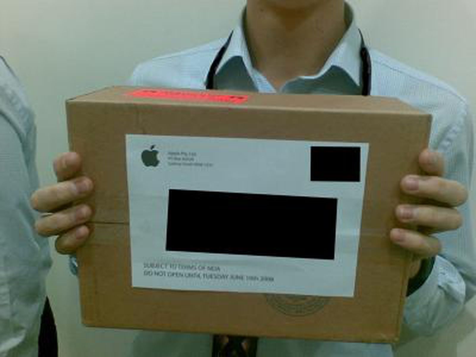 More Mysterious Boxes Arrive at Apple Stores, Pricing Leaks? - MacRumors