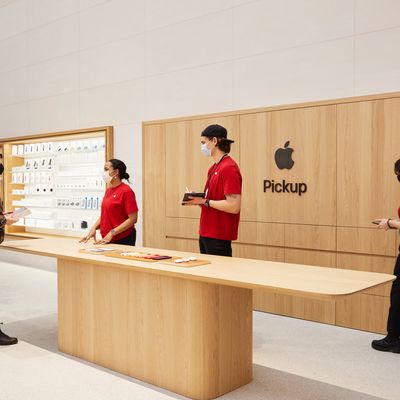 apple store pickup employees
