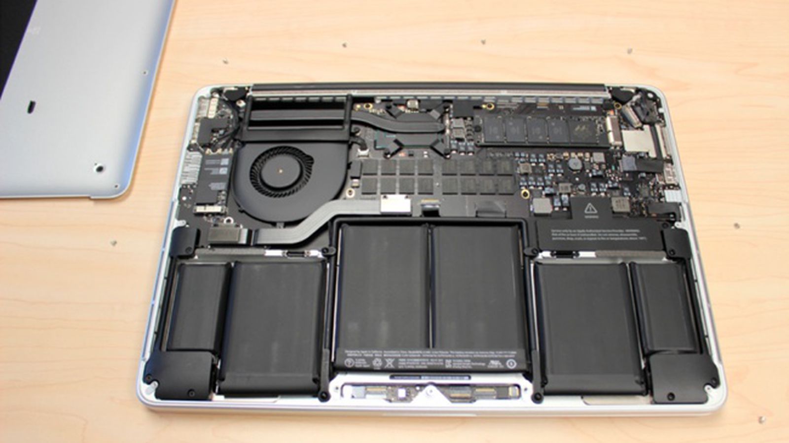 Shares Mid-2014 Retina MacBook Pro Tests -