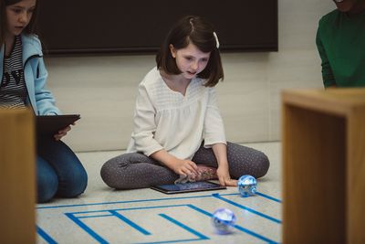 swift playgrounds children playing robots