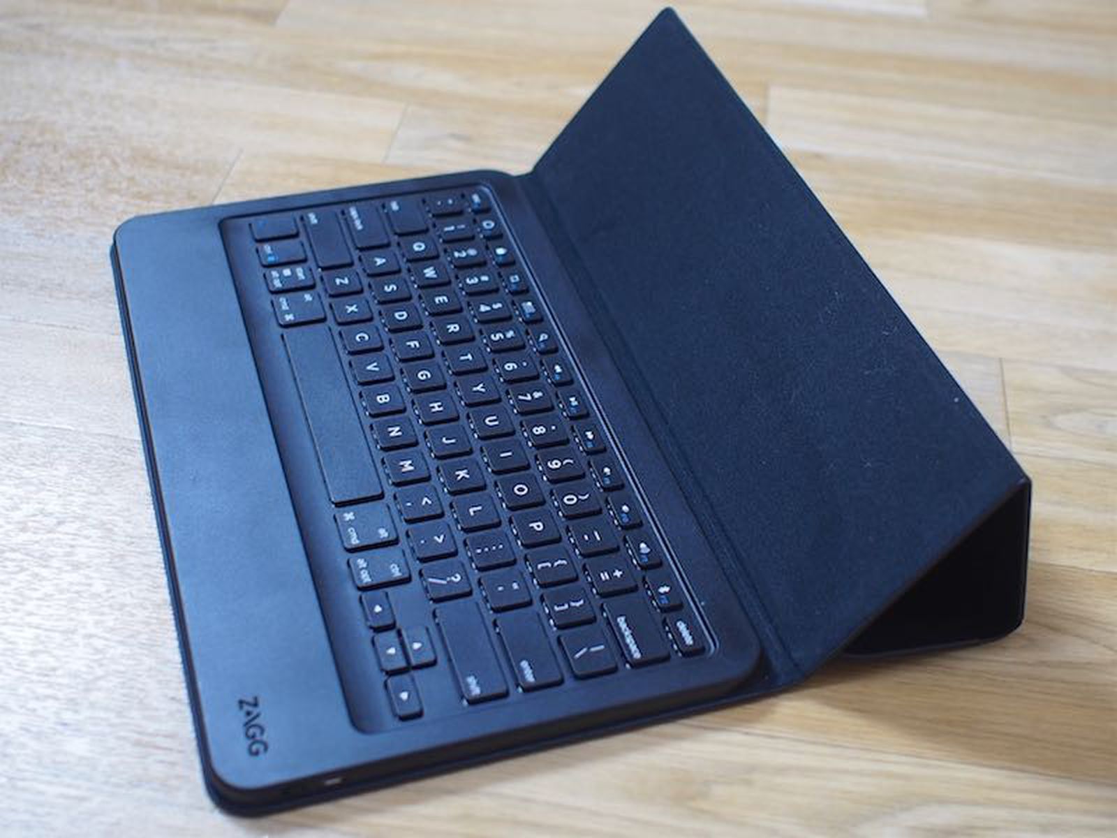 Zagg Messenger Universal Keyboard for iPad Pro Review MacRumors