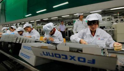 foxconn_workers_2