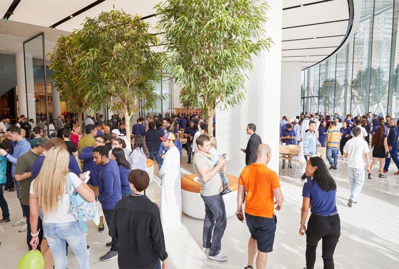 Apple Celebrates Opening Of New Store At Dubai Mall Macrumors