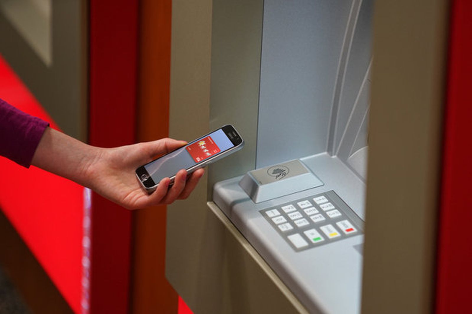 Альфа банк снятие наличных через банкомат. NFC ATM. Считыватель банкомата. Бесконтактный Банкомат. Банкомат (ATM).