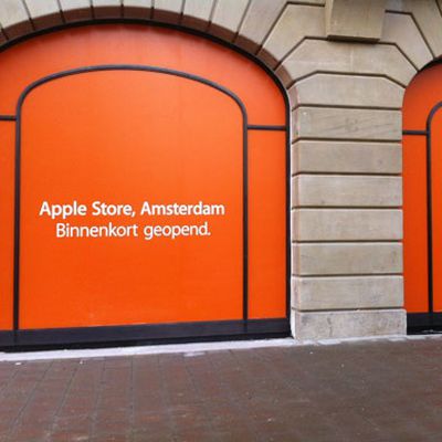 apple store amsterdam orange 1