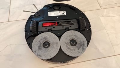 roborock saros 10r bottom