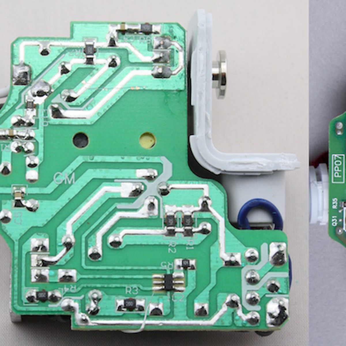 counterfeit apple macbook air charger