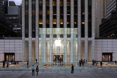 Apple Store fifth avenue new york redesign exterior 091919